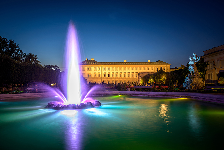 Schloss_Mirabell_nachts_Brunnen-Web.jpg