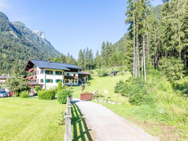 Pension Sonneck in Lofer im Salzburger Land in Lofer im Sommer